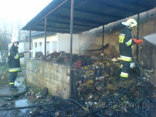 Po¿ar kontenera na ¶mieci.